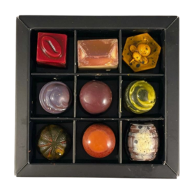 Doos 9 stuks bonbons.